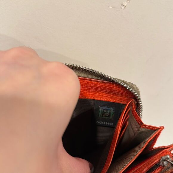 Fendi Tan Zippered wallet - Picture 11 of 15